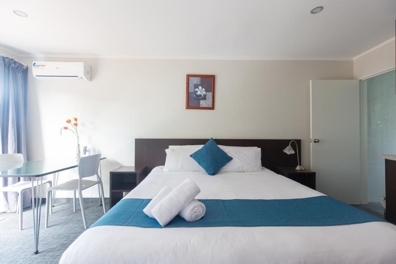 Lake Breeze Motel Taupo Exterior photo