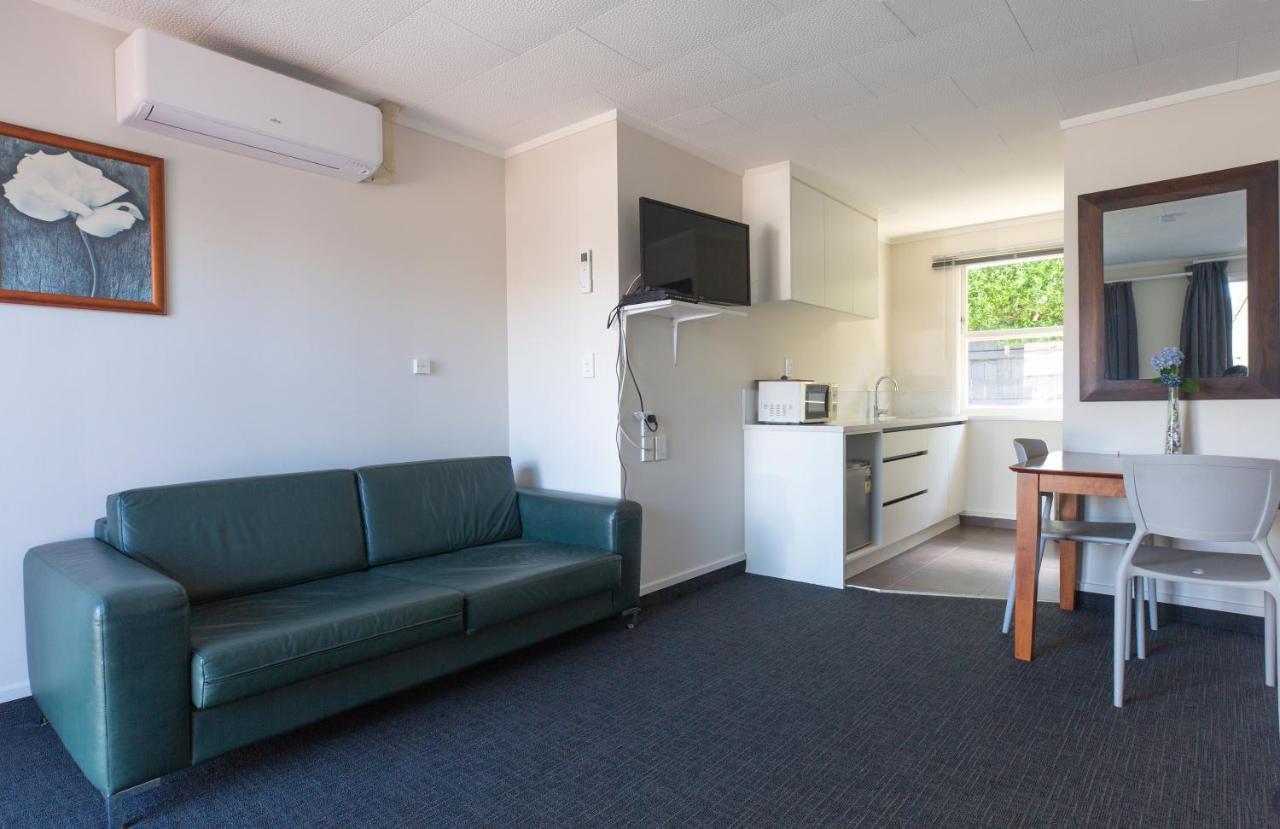 Lake Breeze Motel Taupo Exterior photo