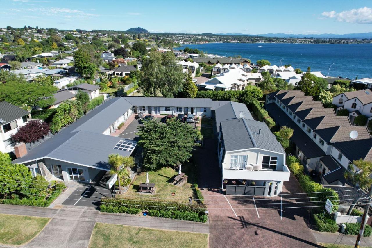 Lake Breeze Motel Taupo Exterior photo